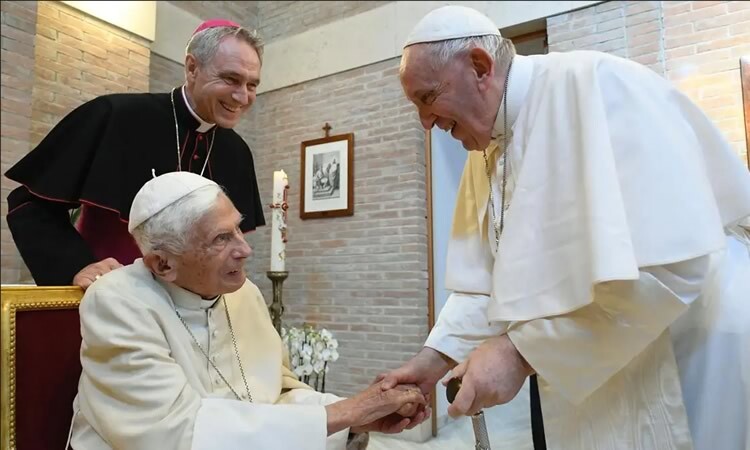 Benedicto XVI, Grave pero 